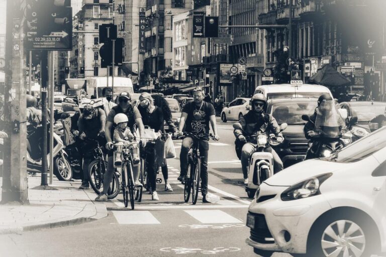 Pedalare nella giungla urbana di Roma tra frustrazione e opportunità