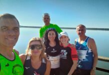 Loro sotto le due ore, noi sotto l’ombrellone