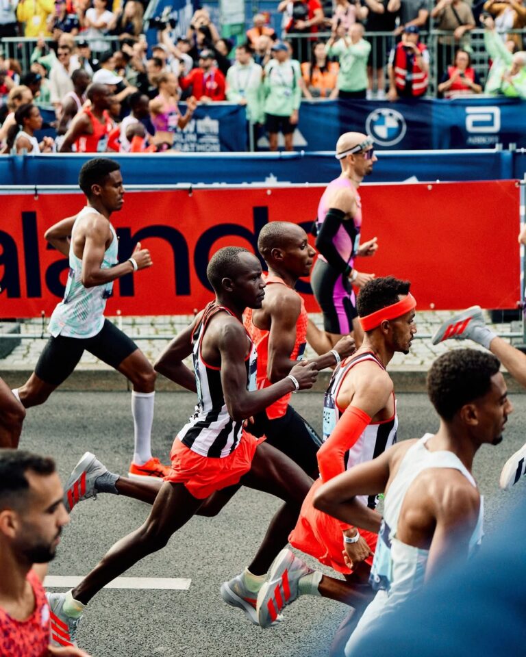 Maratona di Berlino, il caldo e quel muro che non si vede