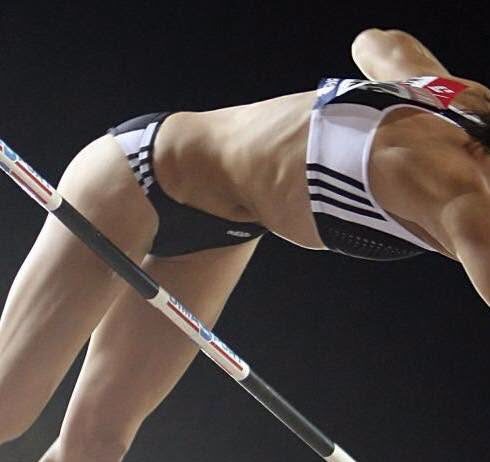 Il problema non è il corpo delle atlete. È lo sguardo di chi le guarda.